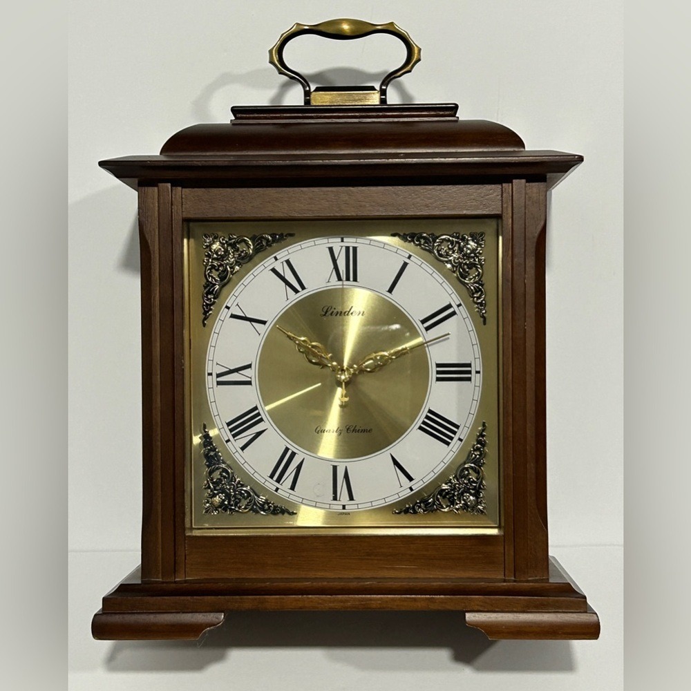 Vintage Linden Wooden Bracket Mantle Quartz Clock Model 7011 Chime Roman Read